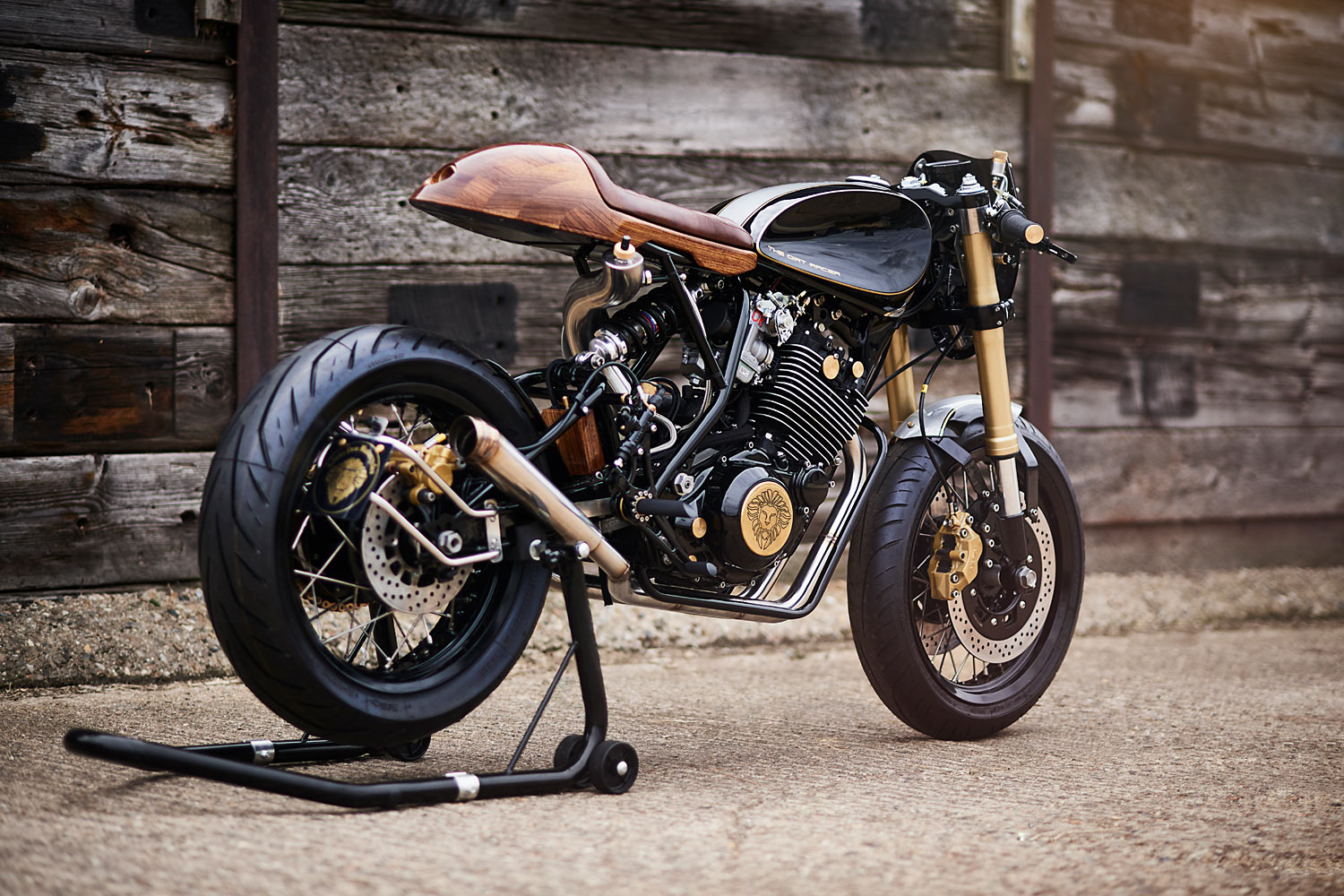 English countryside，Motorcycle，Dirty Racer，Culture，