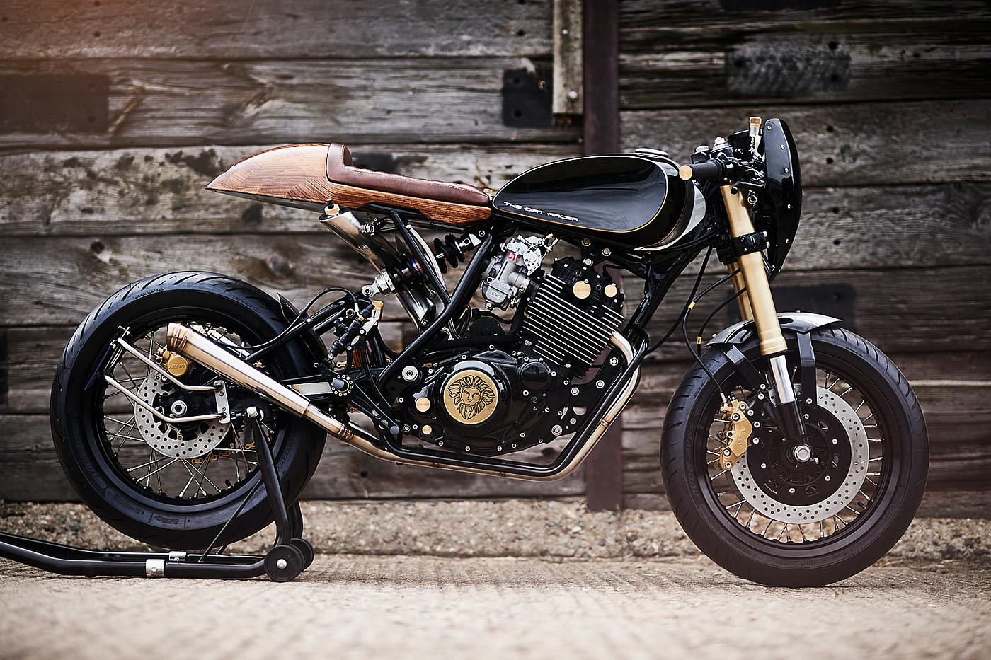 English countryside，Motorcycle，Dirty Racer，Culture，