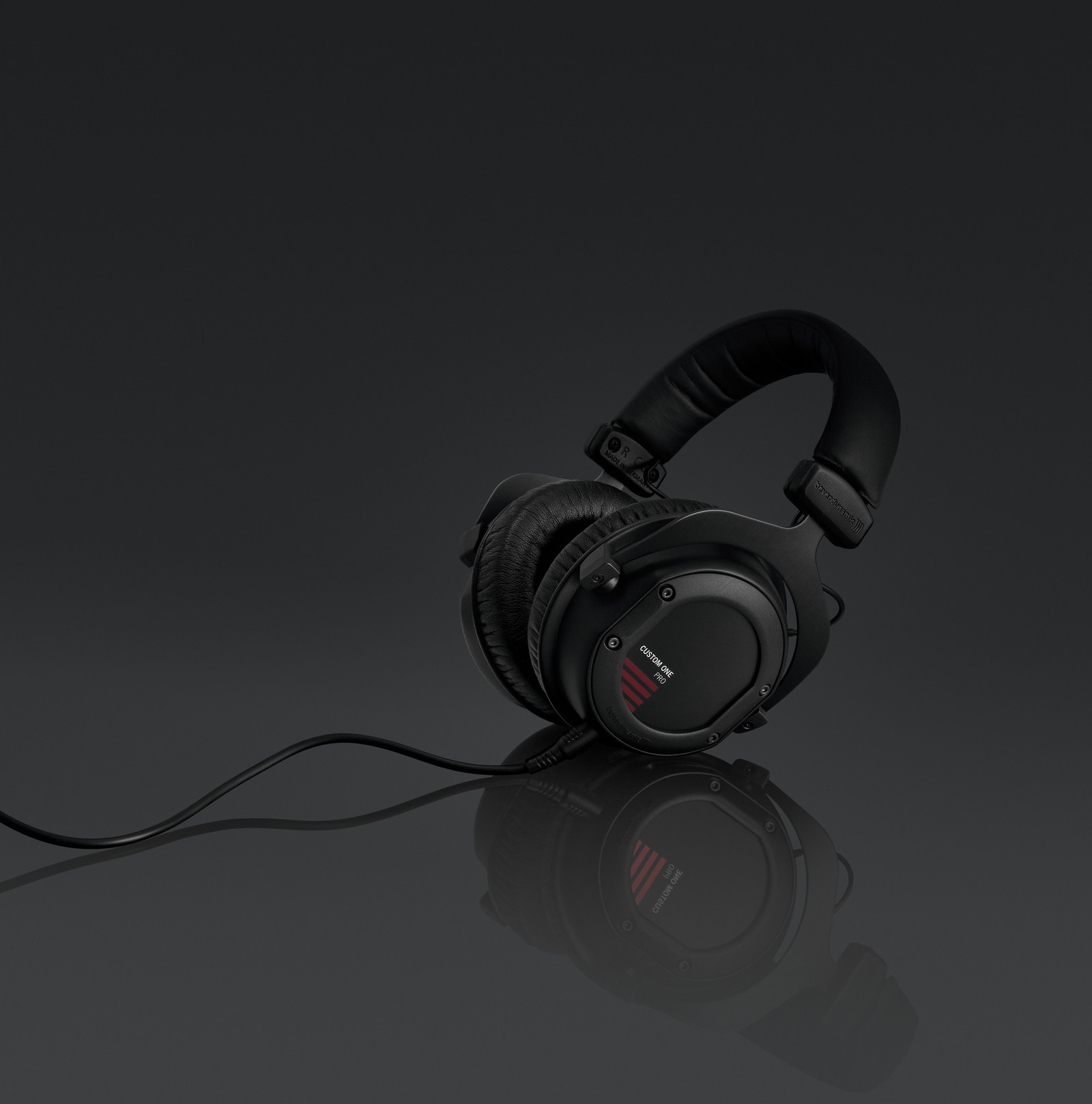 intelligence，Digital，Audio equipment，Beyerdynamic，headset，