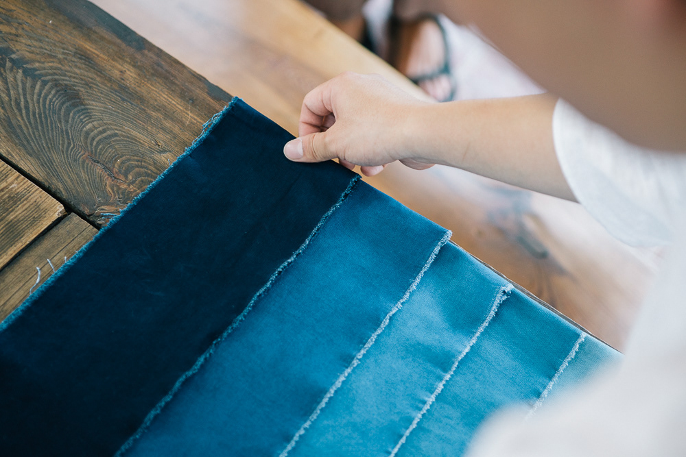 Blue dyeing process，Blue dye，Reception，desktop，blue，to work in an office，Stationery，BKID co，