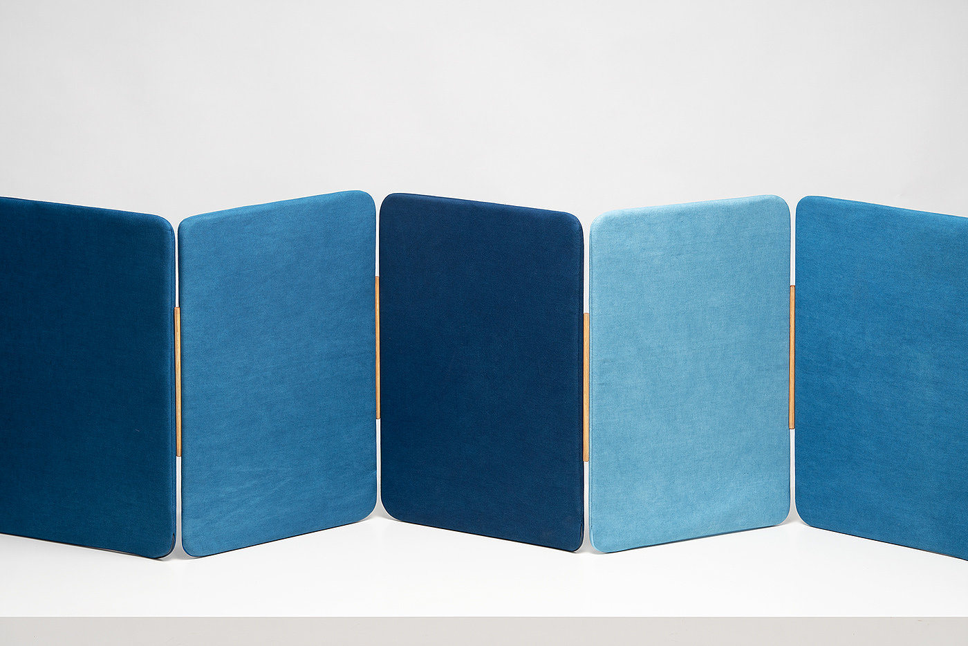 Blue dyeing process，Blue dye，Reception，desktop，blue，to work in an office，Stationery，BKID co，