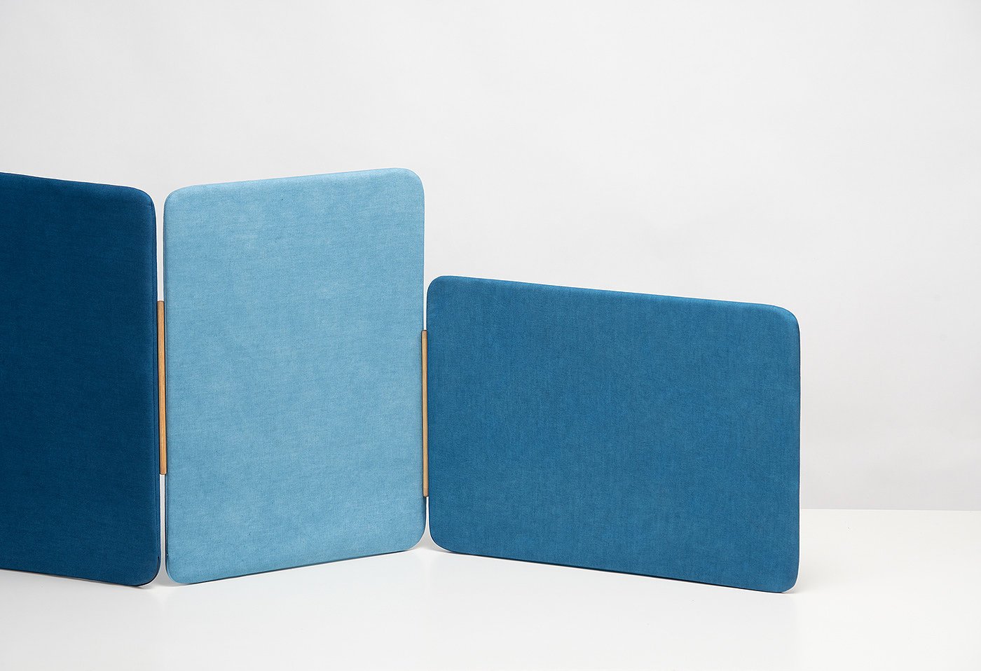 Blue dyeing process，Blue dye，Reception，desktop，blue，to work in an office，Stationery，BKID co，