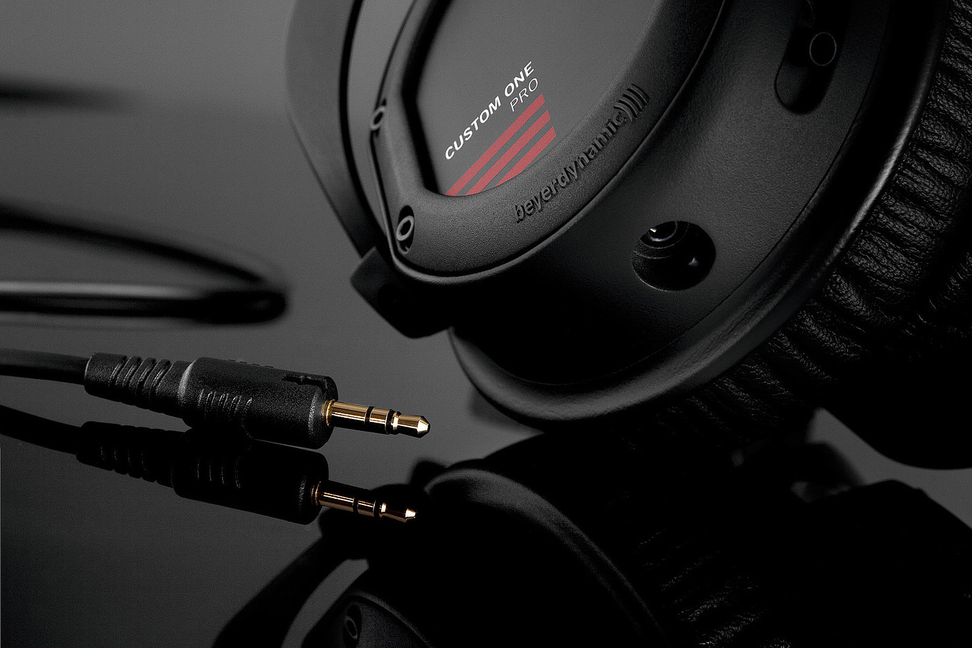 intelligence，Digital，Audio equipment，Beyerdynamic，headset，