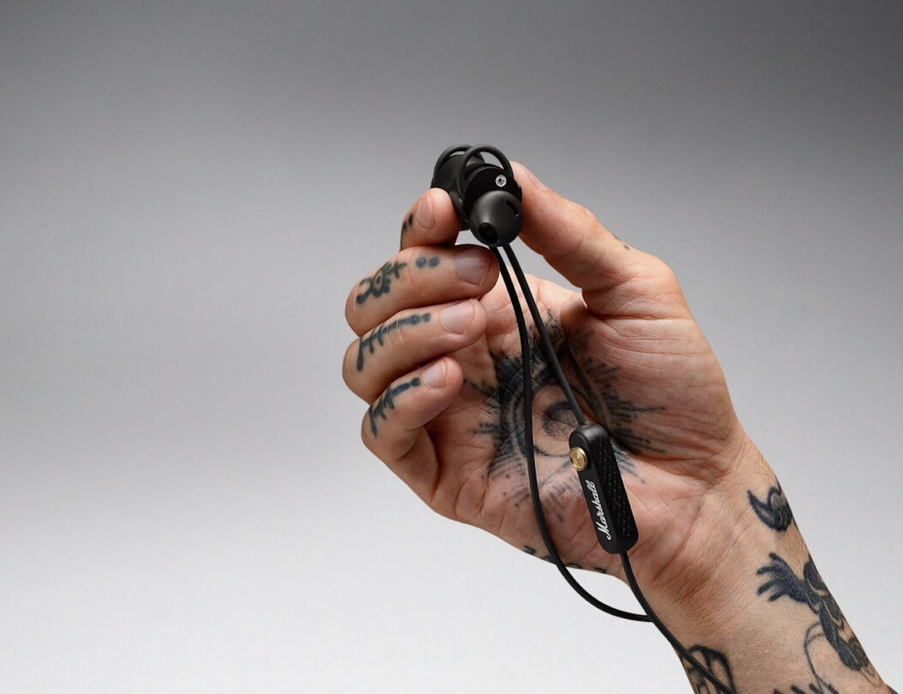 headset，Wireless Bluetooth，convenient，comfortable，sound insulation，