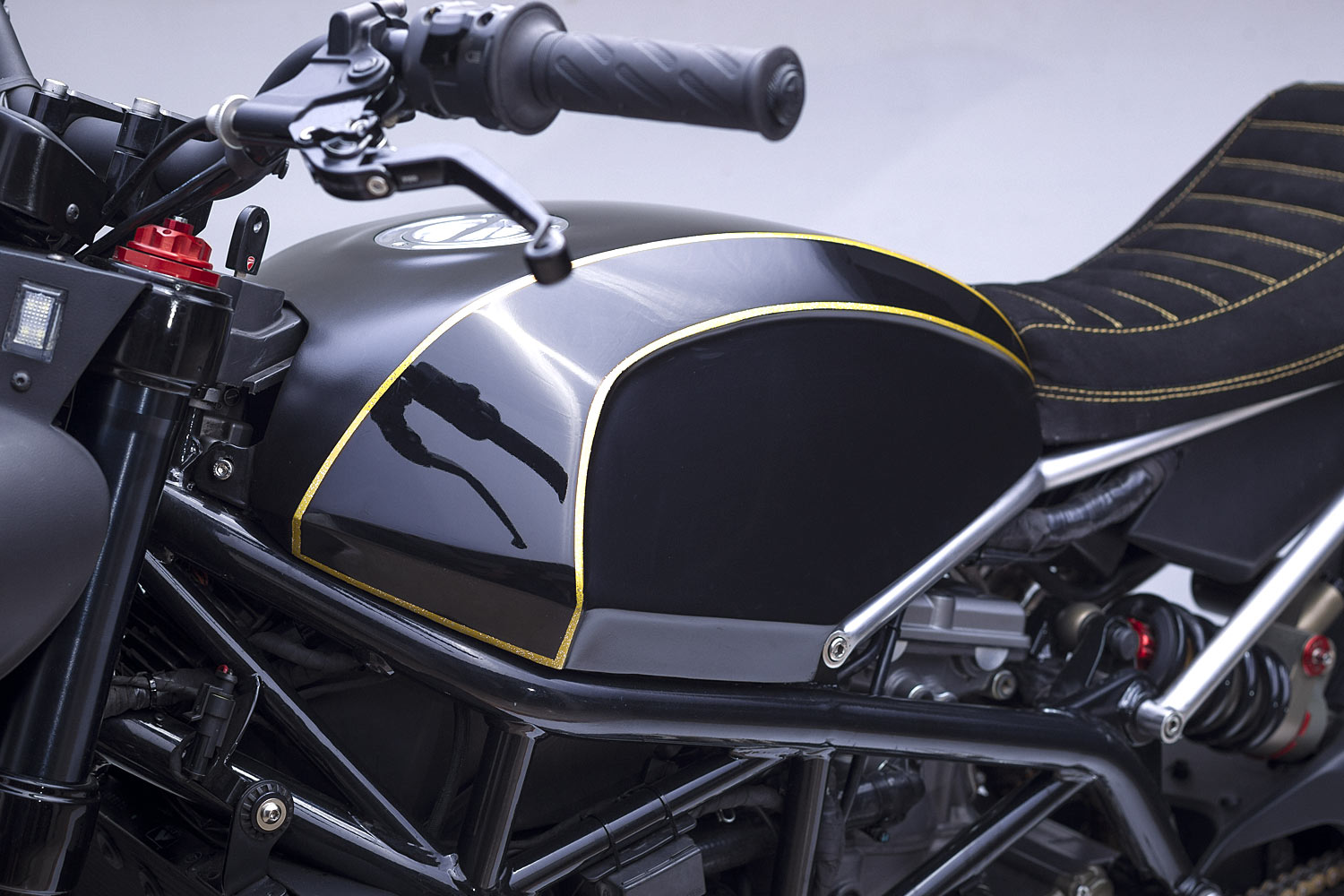 Muscular sensation，Out of the street，Pull wind，motorcycle，