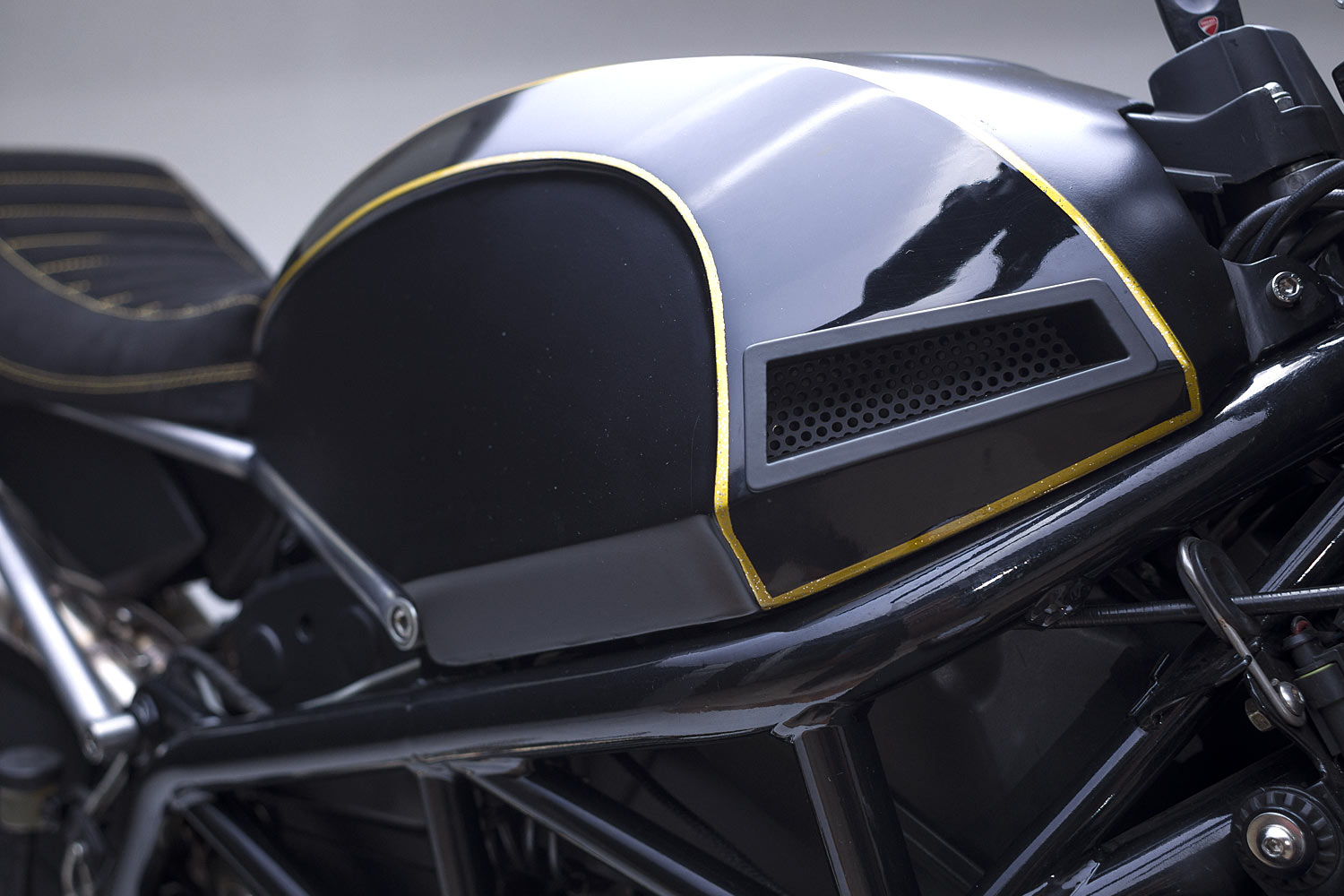 Muscular sensation，Out of the street，Pull wind，motorcycle，