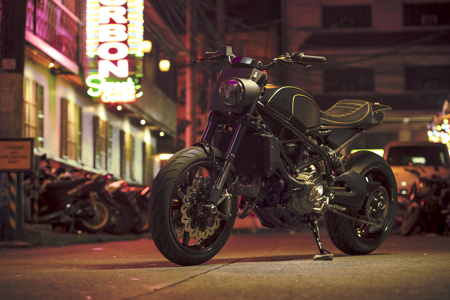 Muscular sensation，Out of the street，Pull wind，motorcycle，