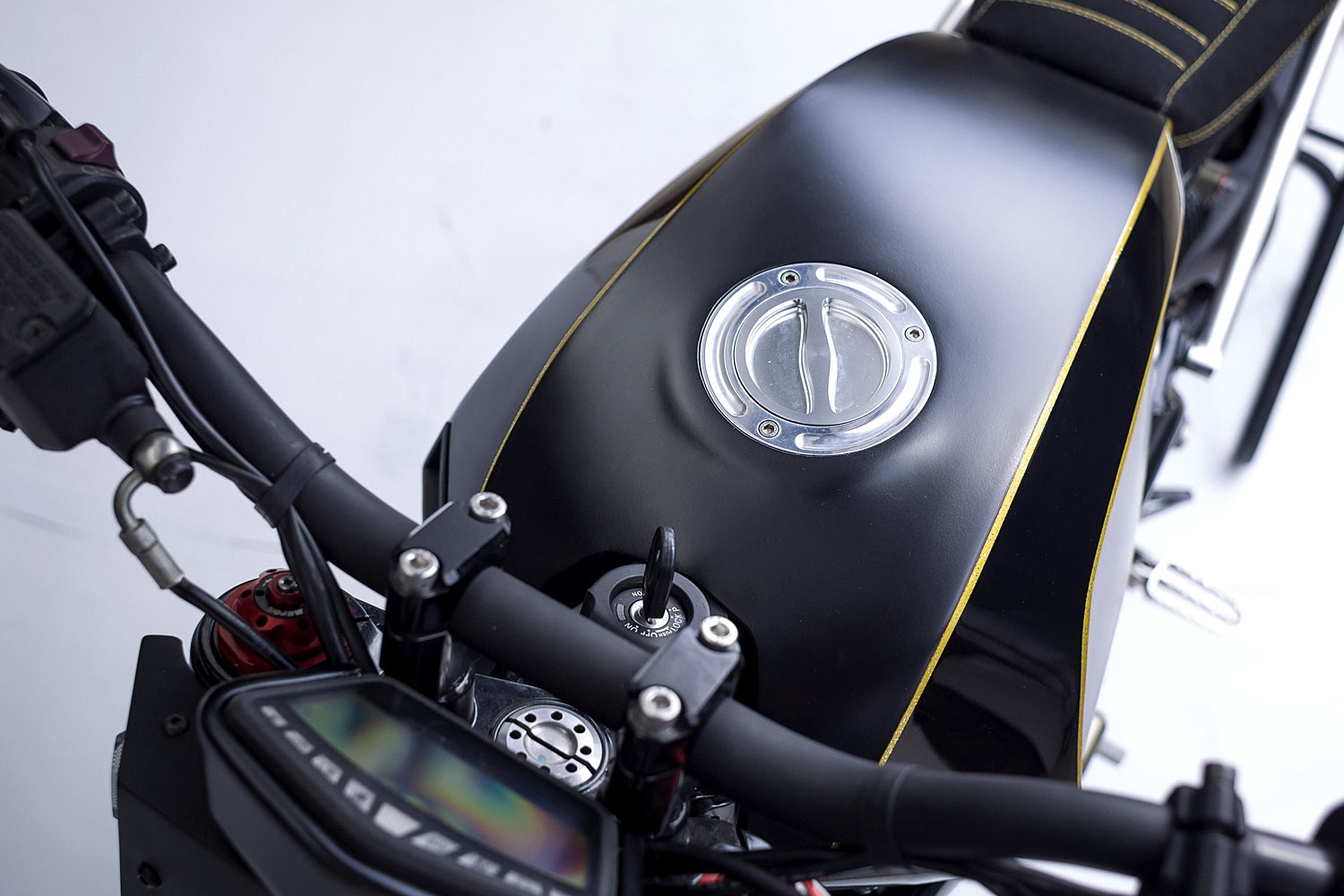 Muscular sensation，Out of the street，Pull wind，motorcycle，