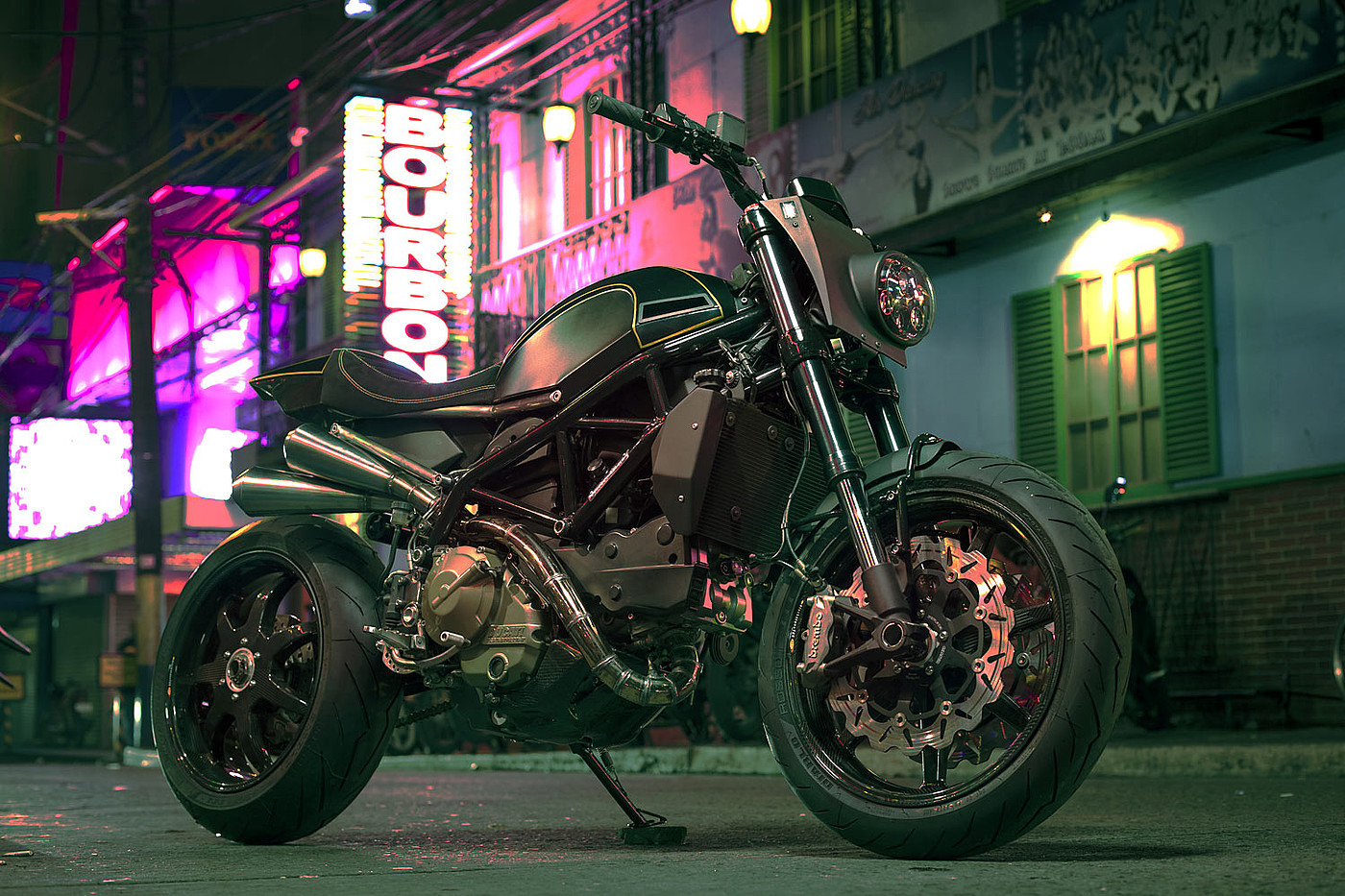 Muscular sensation，Out of the street，Pull wind，motorcycle，