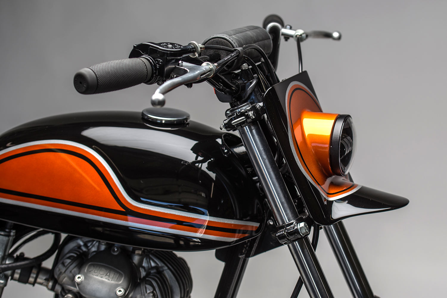 motorcycle，Minimalist，locomotive，Minimalism，