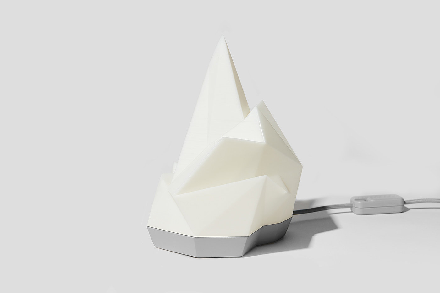 Yin Qing Yuan Duan，Advanced grey，Night light design，iceberg，Bionics Design ，Minimalist lamps，Moon lamp，Table lamp design，Lamp design，
