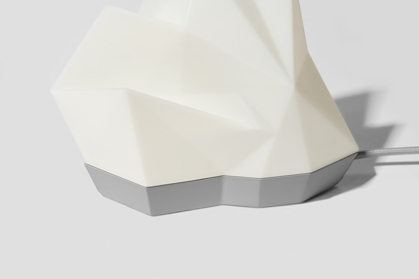 Yin Qing Yuan Duan，Advanced grey，Night light design，iceberg，Bionics Design ，Minimalist lamps，Moon lamp，Table lamp design，Lamp design，