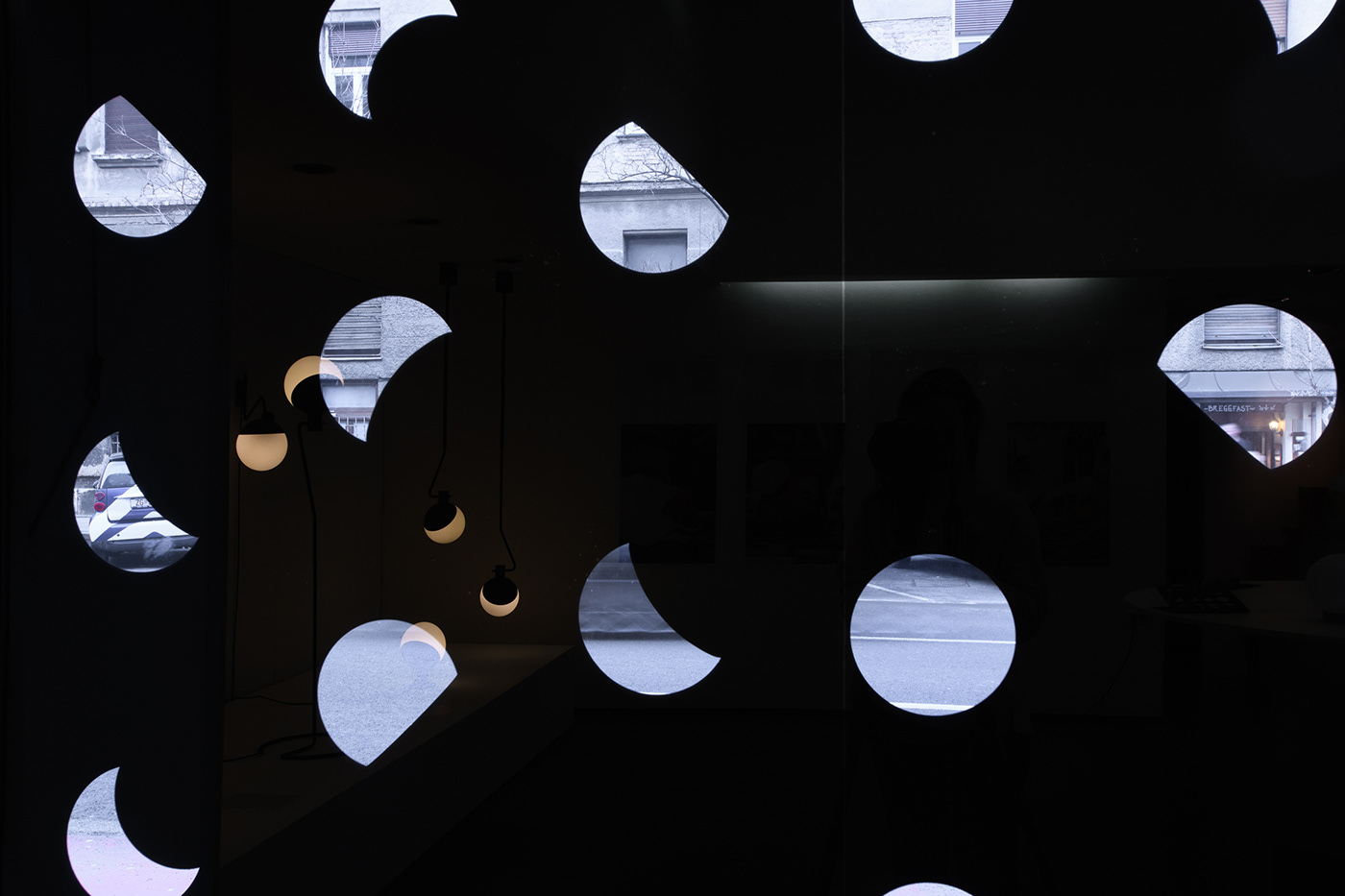 Yin Qing Yuan Duan，Advanced grey，Night light design，iceberg，Bionics Design ，Minimalist lamps，Moon lamp，Table lamp design，Lamp design，