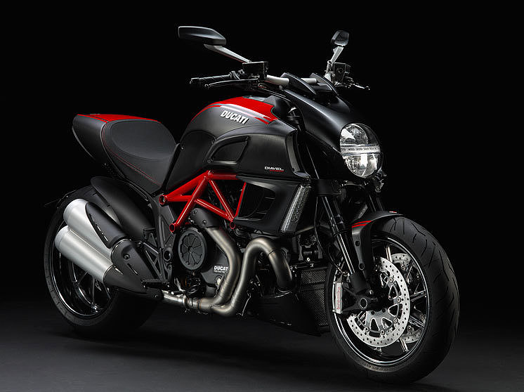 motorcycle，locomotive，Cool and wild，vehicle，ducats，