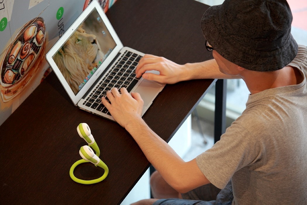 Bluetooth audio，speaker，Listen to the music，horn，headset，