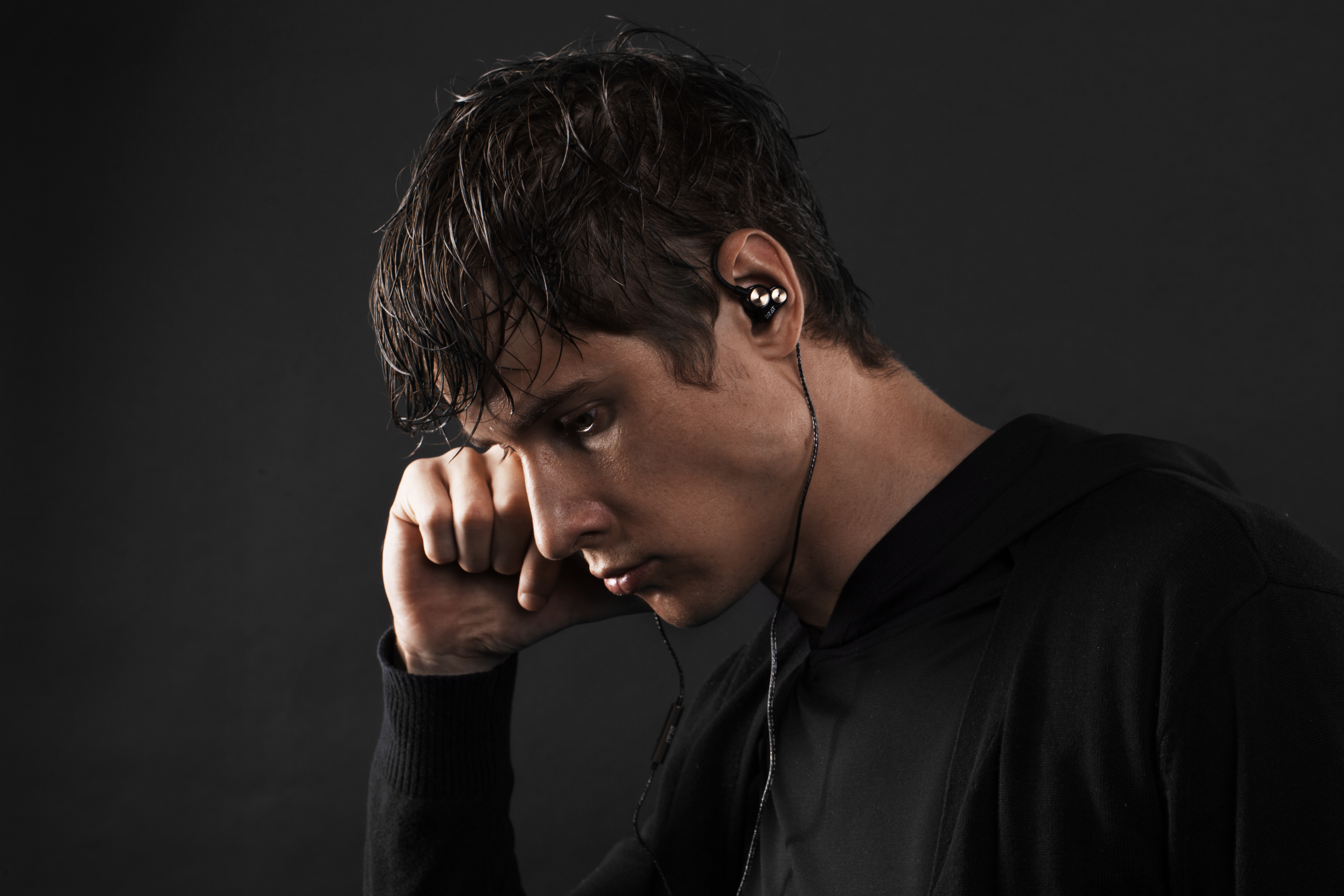 In ear headphones，Passive Noise-Cancelling ，Double moving coil，HiFi headset，supra-aural earphone，Conceptual headset design，