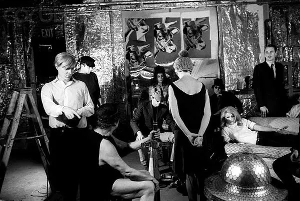 Andy Warhol ，Art circles in the 20th century，Basic Institute of Technology，Campbell's Soup Cans ，Niagara Falls，