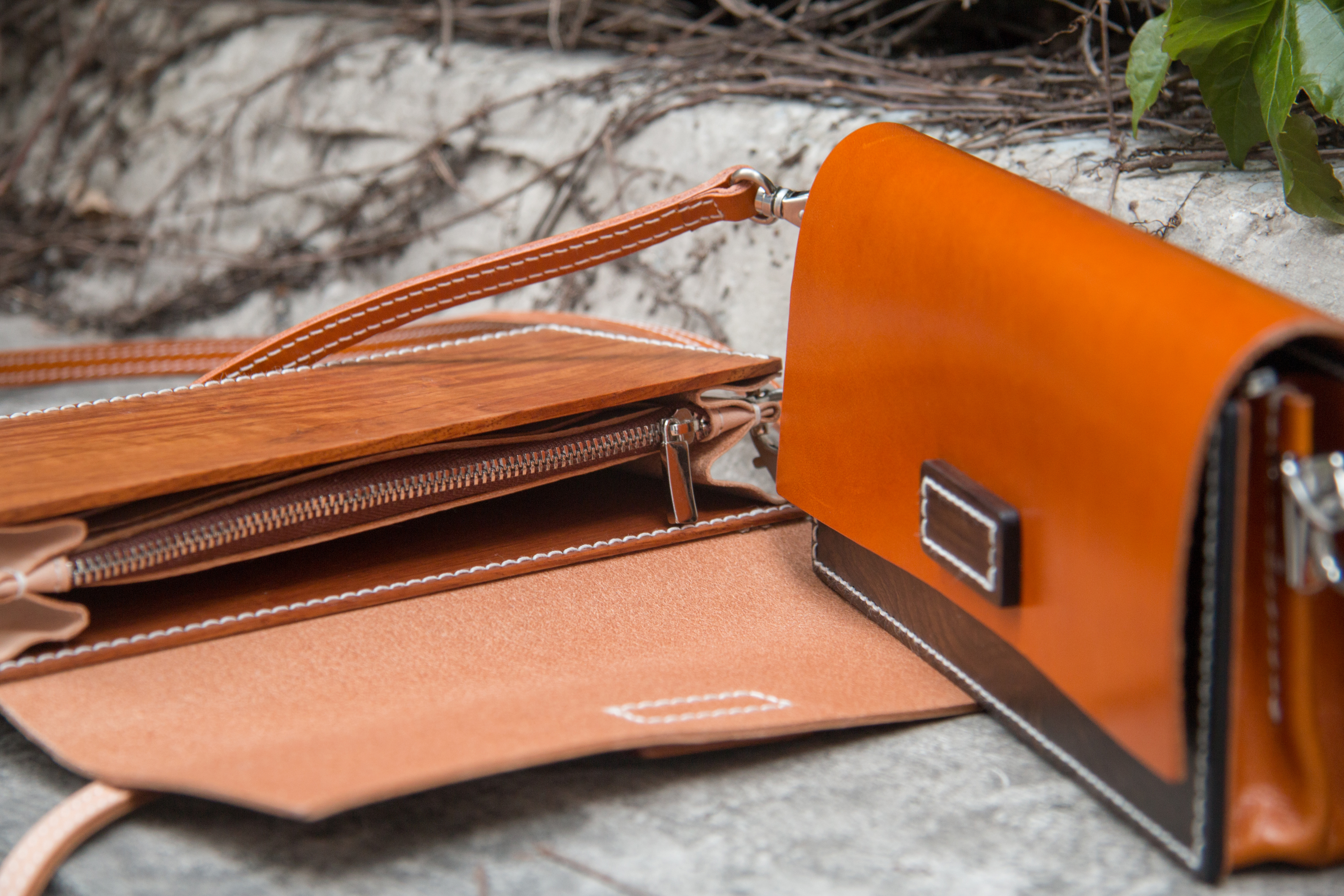 Mahogany，a leather bag，manual，Craftsman，Cultural creation，original，National style，New Chinese style，