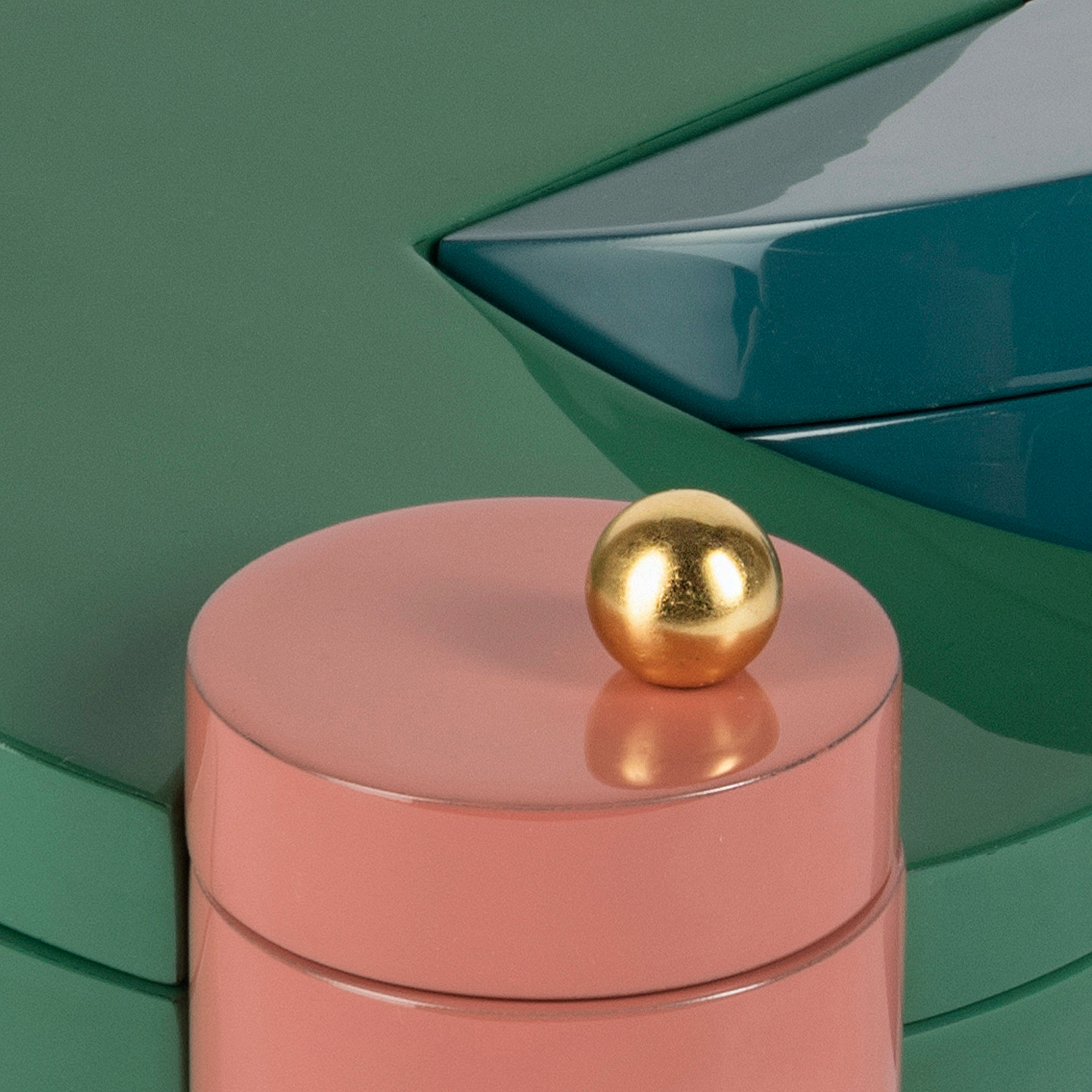 paint，container，decorate，Installation art，Box，