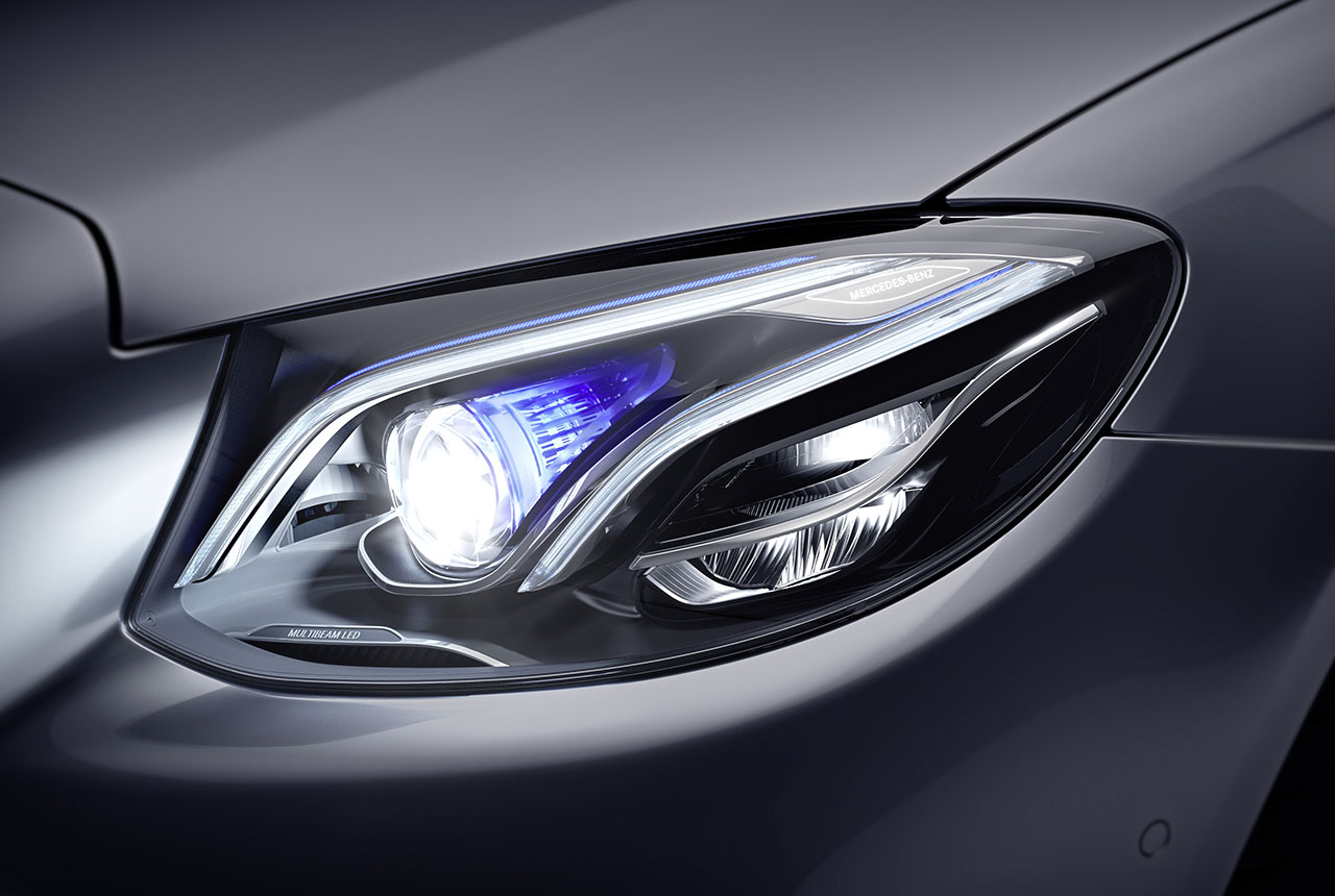 2016 red dot award，LED Headlamp，Benz，spotlight，The headlamps，front of a building，