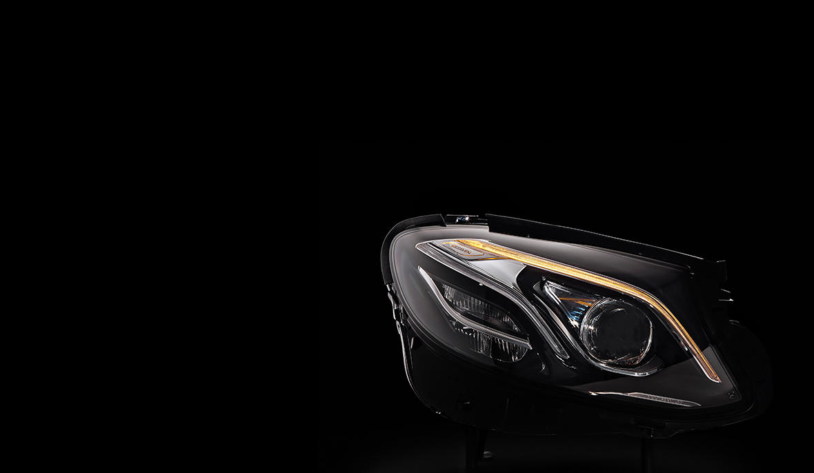 2016 red dot award，LED Headlamp，Benz，spotlight，The headlamps，front of a building，