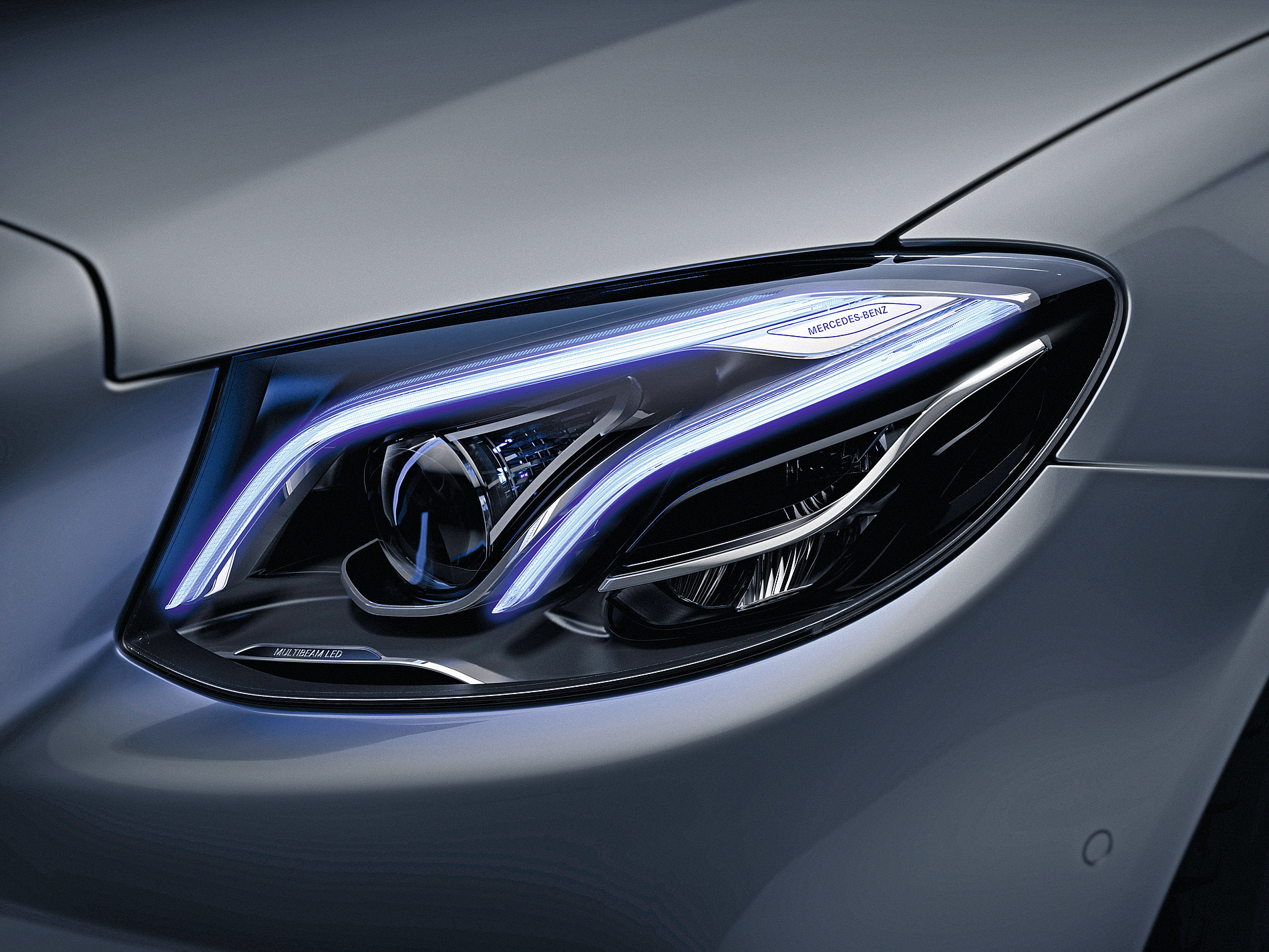 2016 red dot award，LED Headlamp，Benz，spotlight，The headlamps，front of a building，