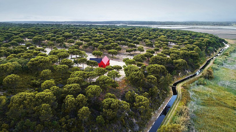 building design，Bright red，Portugal，