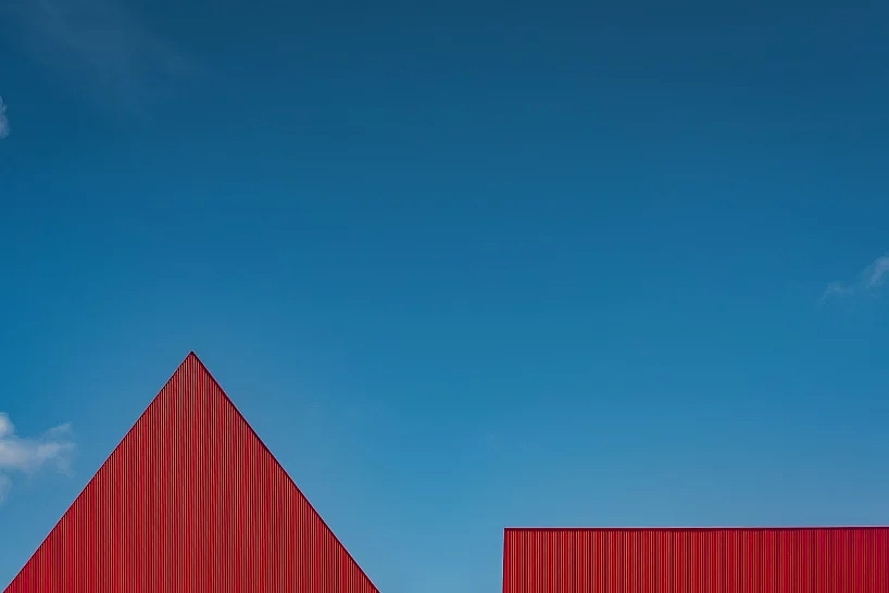 building design，Bright red，Portugal，