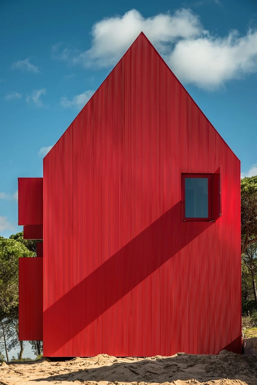 building design，Bright red，Portugal，