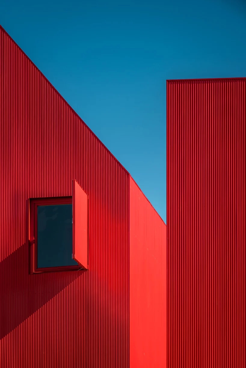 building design，Bright red，Portugal，