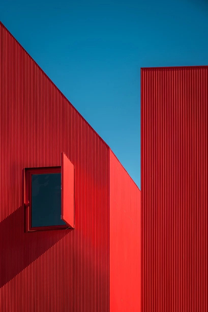 building design，Bright red，Portugal，