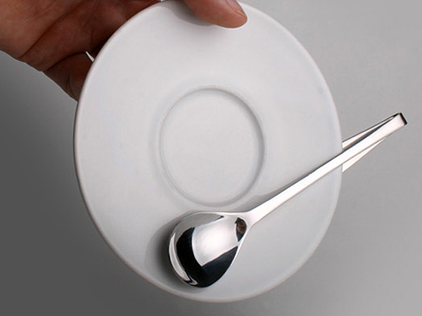 Spoon design，Commodity redesign，man-machine，Conform to man-machine，Spoon，tableware，Western tableware，Chinese tableware，Daily Necessities，stainless steel，a soup spoon，Interactive innovation，