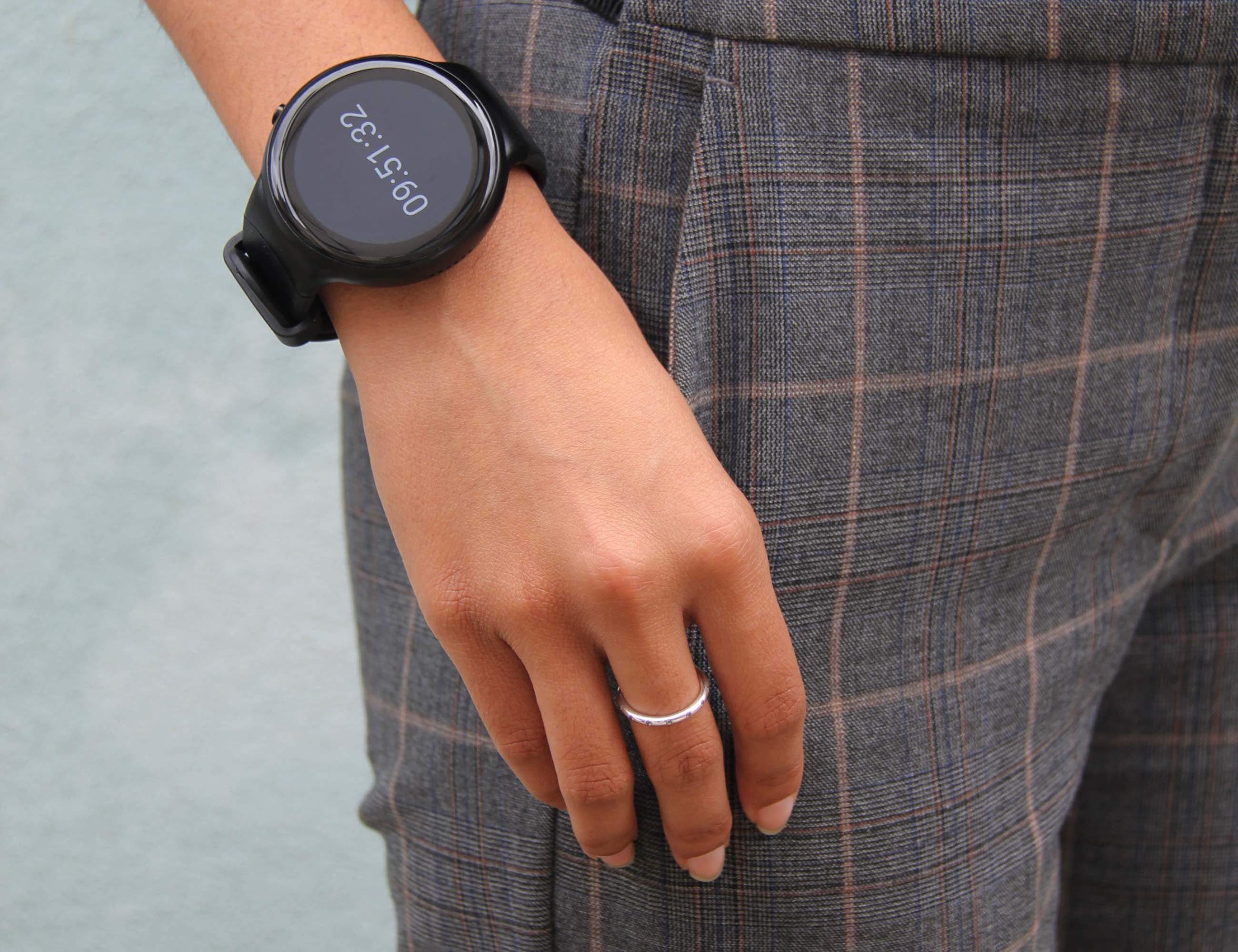 emit smartwatch，Accessories，intelligence，black，Wristwatch，Wrist watch，