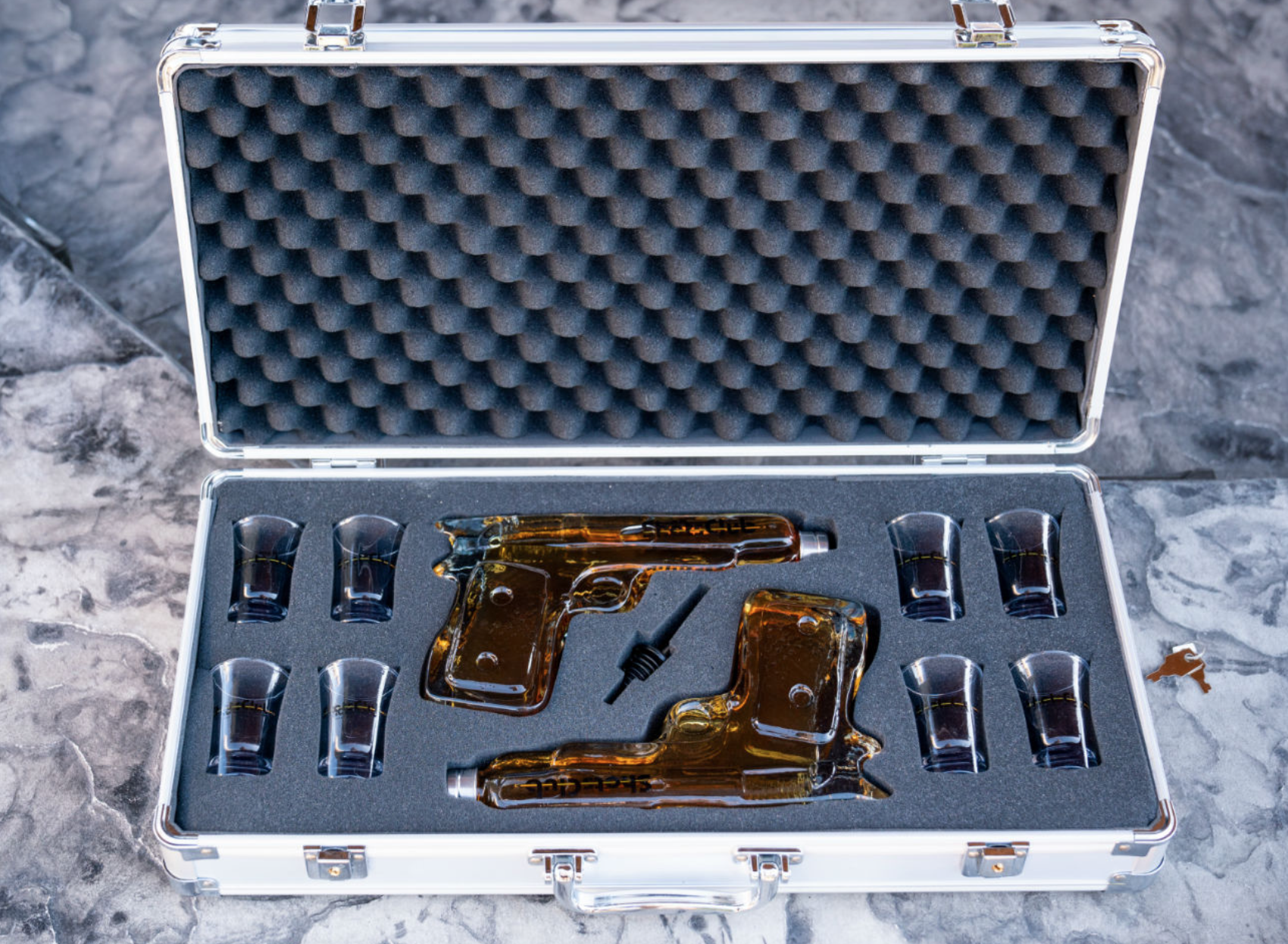 Shooting，Alcohol，gun，