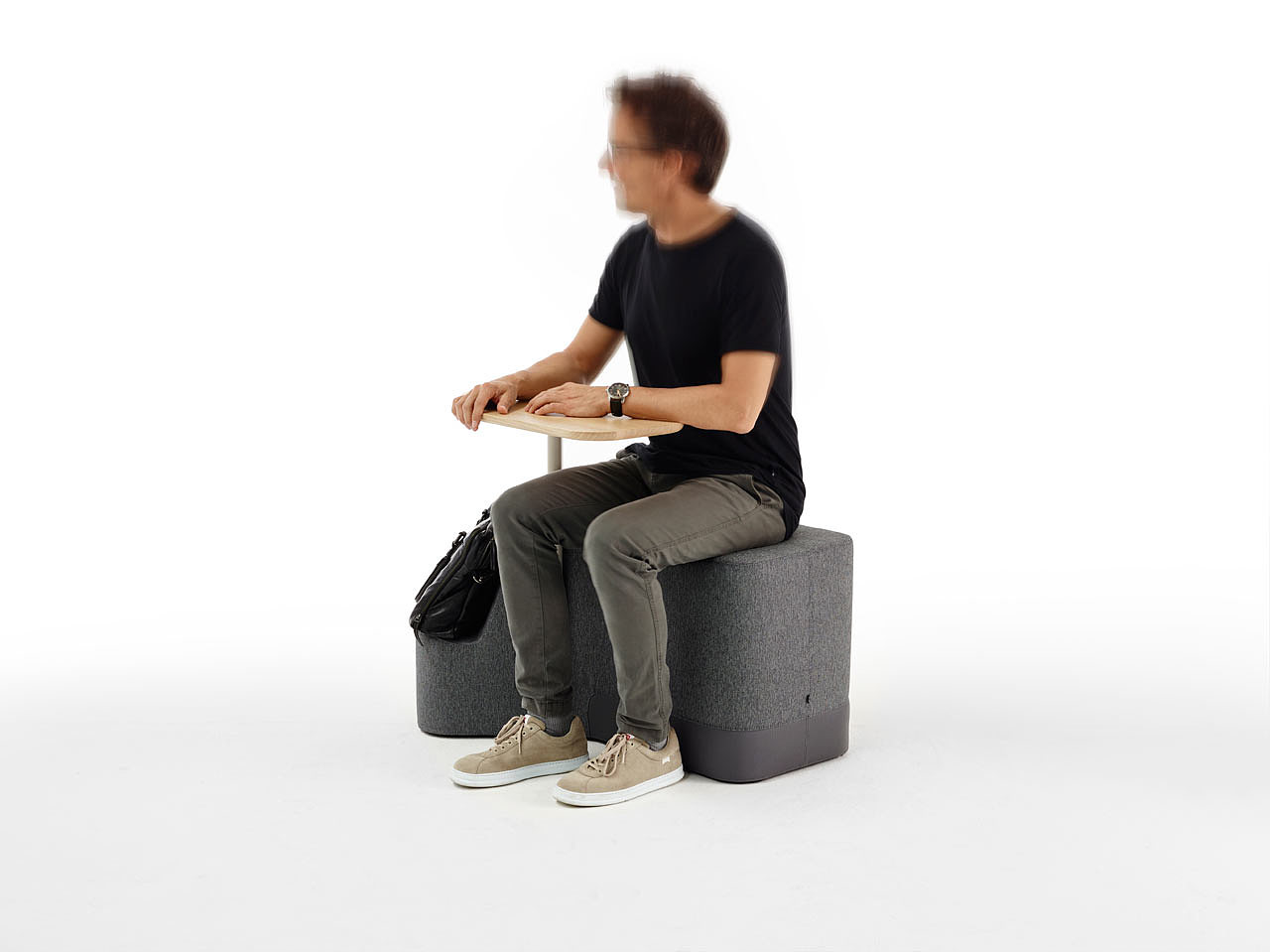 studio，dynamic，Fabric and wood，steel，foam，chair，ARCO — MONO，