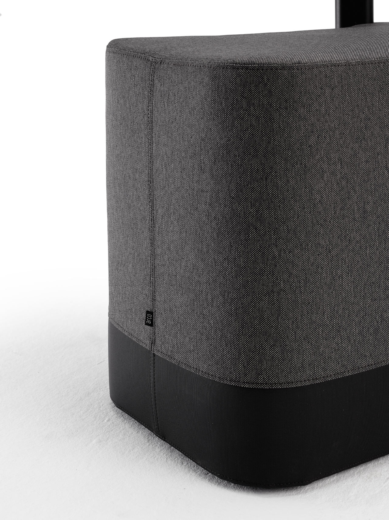 studio，dynamic，Fabric and wood，steel，foam，chair，ARCO — MONO，