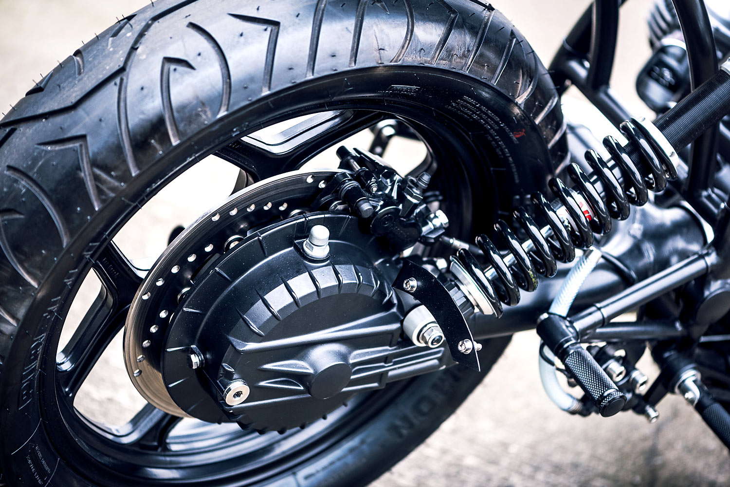 product design，Motorcycle design，BMW R80 brat，