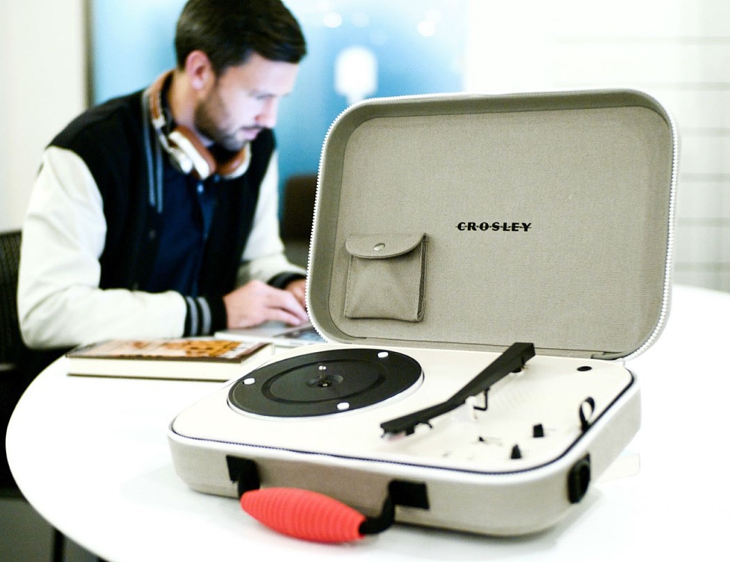 zipper，crosley，portable，a record player，canvas，intelligence，