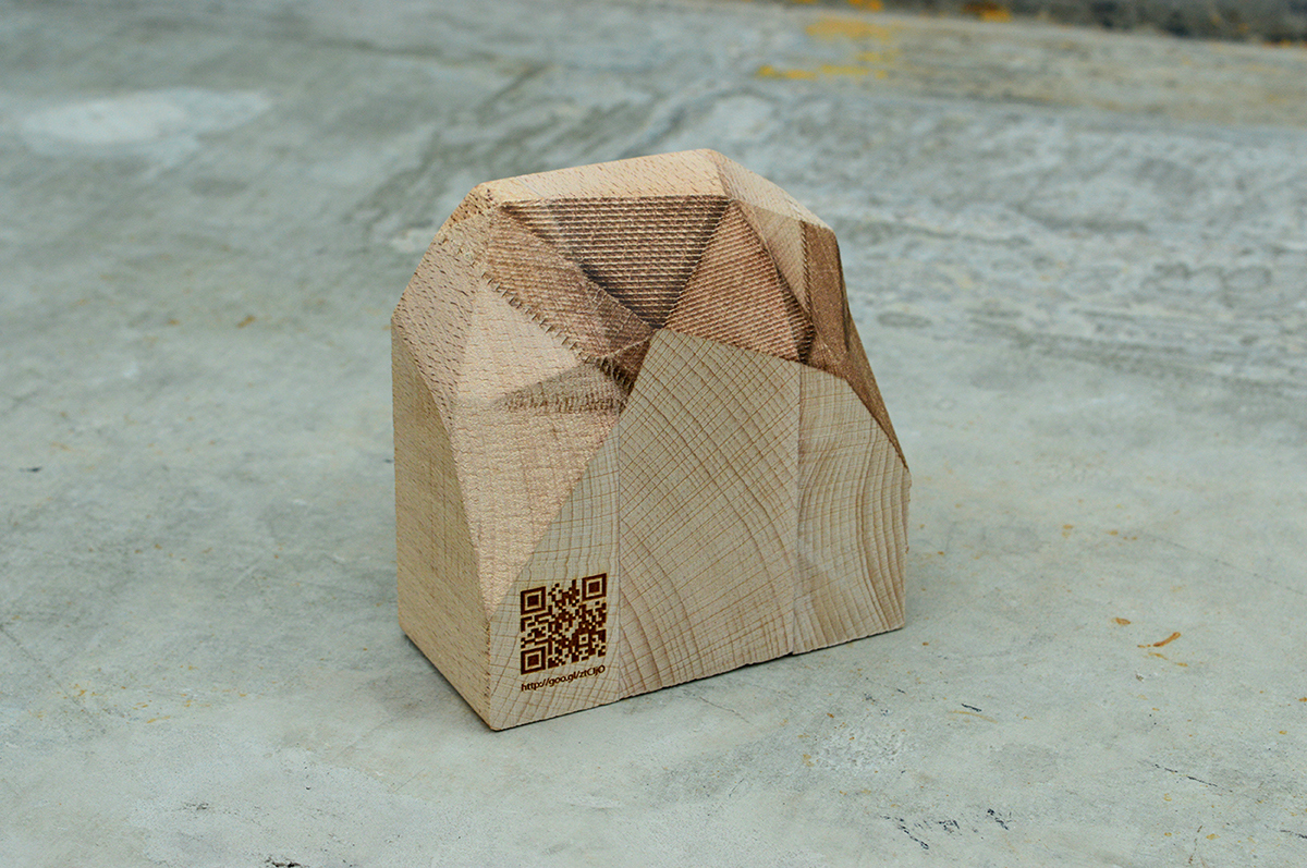 a chandelier，lighting，Desk lamp，light source，