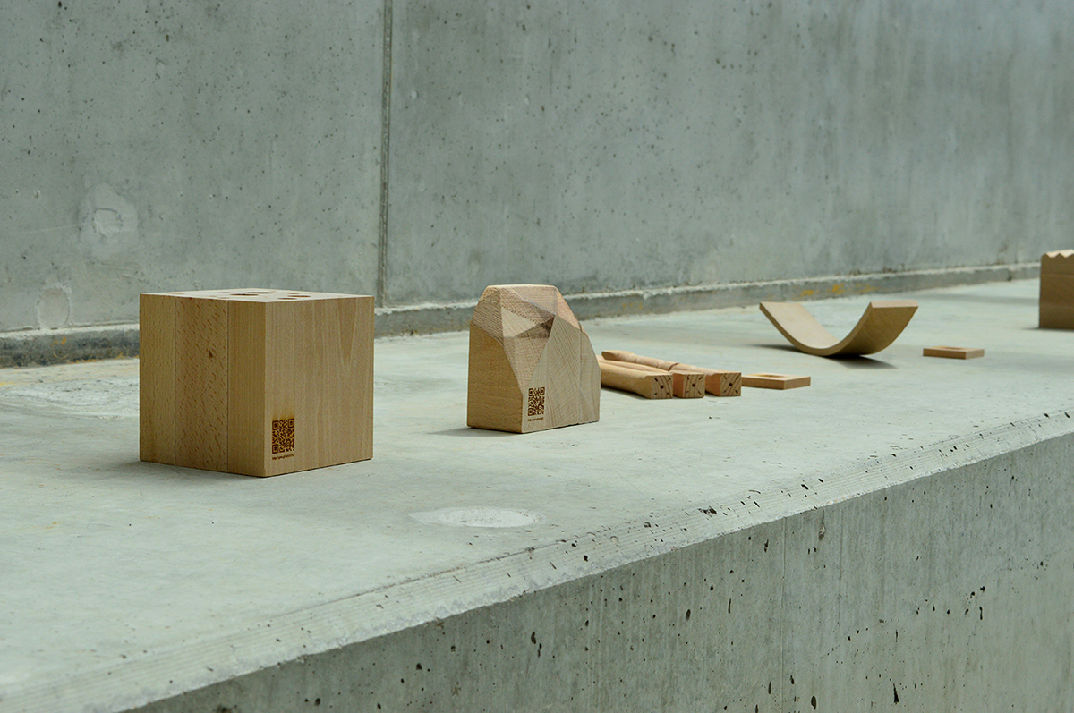 a chandelier，lighting，Desk lamp，light source，