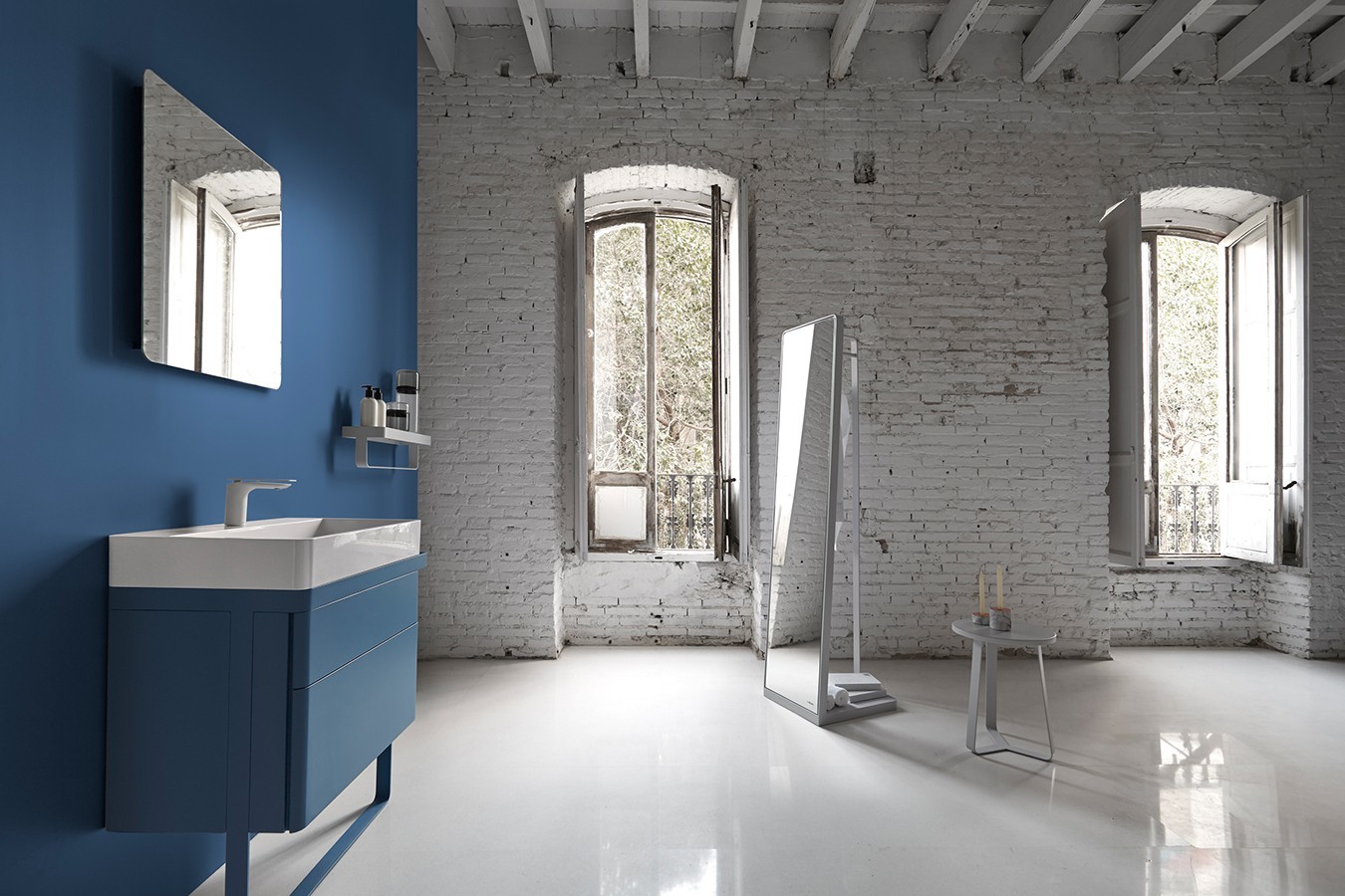 blue，Questa Bossa Mia ，Shower Room，bathroom，white，