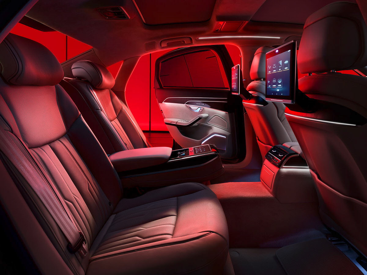 Photography，audi，audi，vehicle，traffic，Automobile design，character，color，