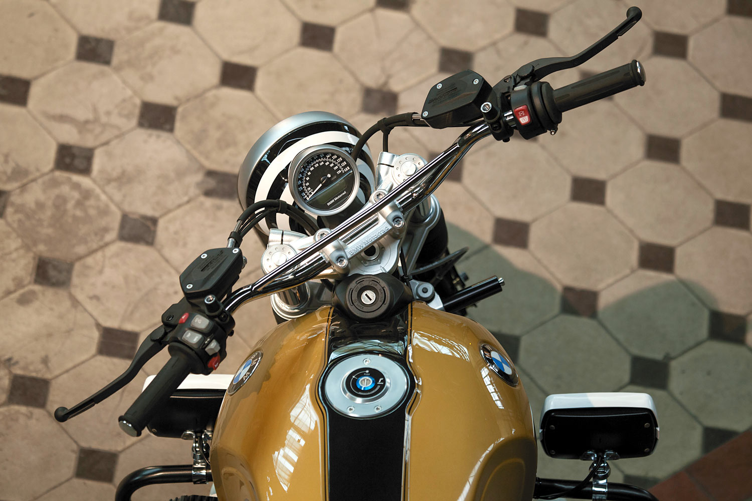 RAD PLAID，bmw，refit，motorcycle，traffic，