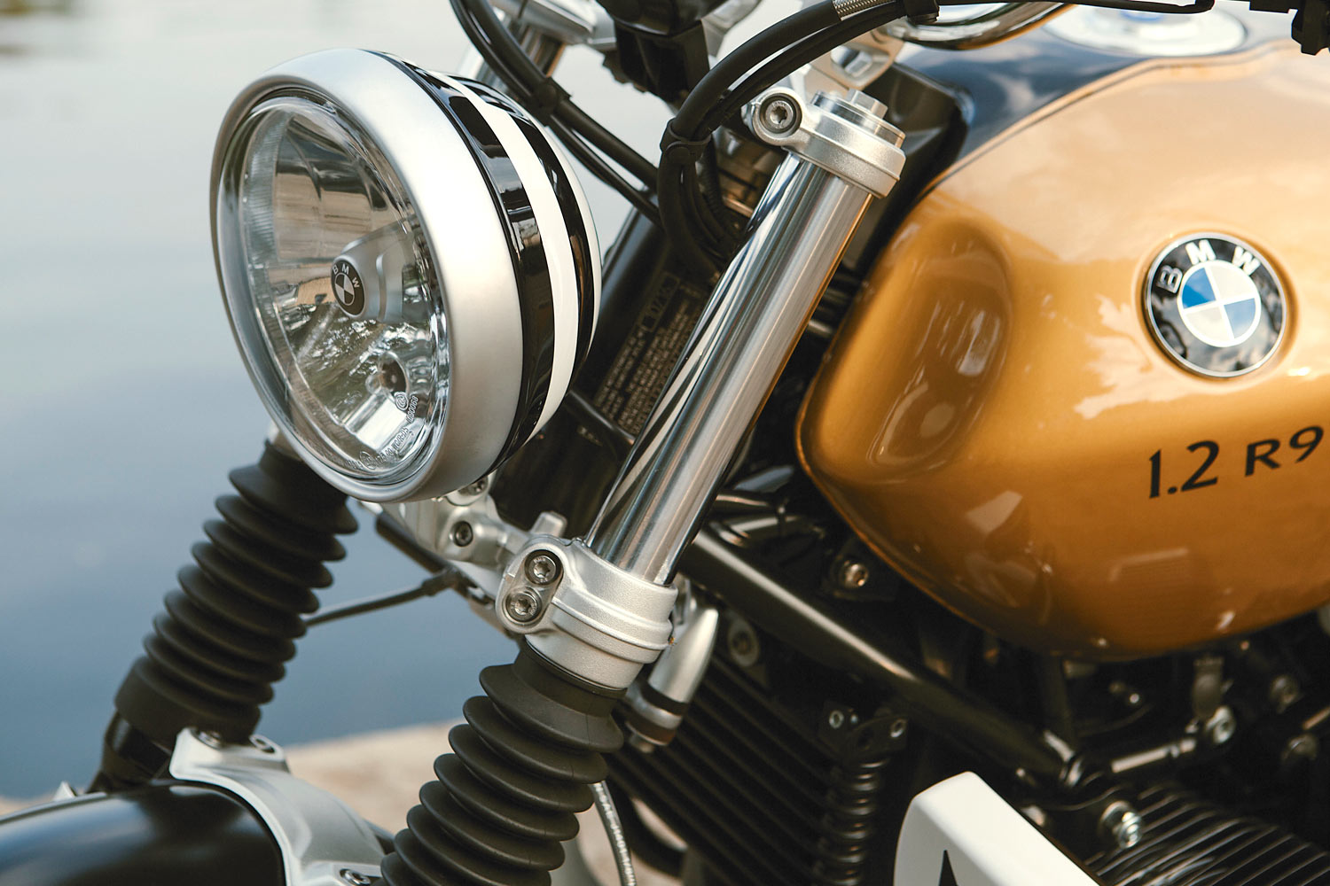 RAD PLAID，bmw，refit，motorcycle，traffic，