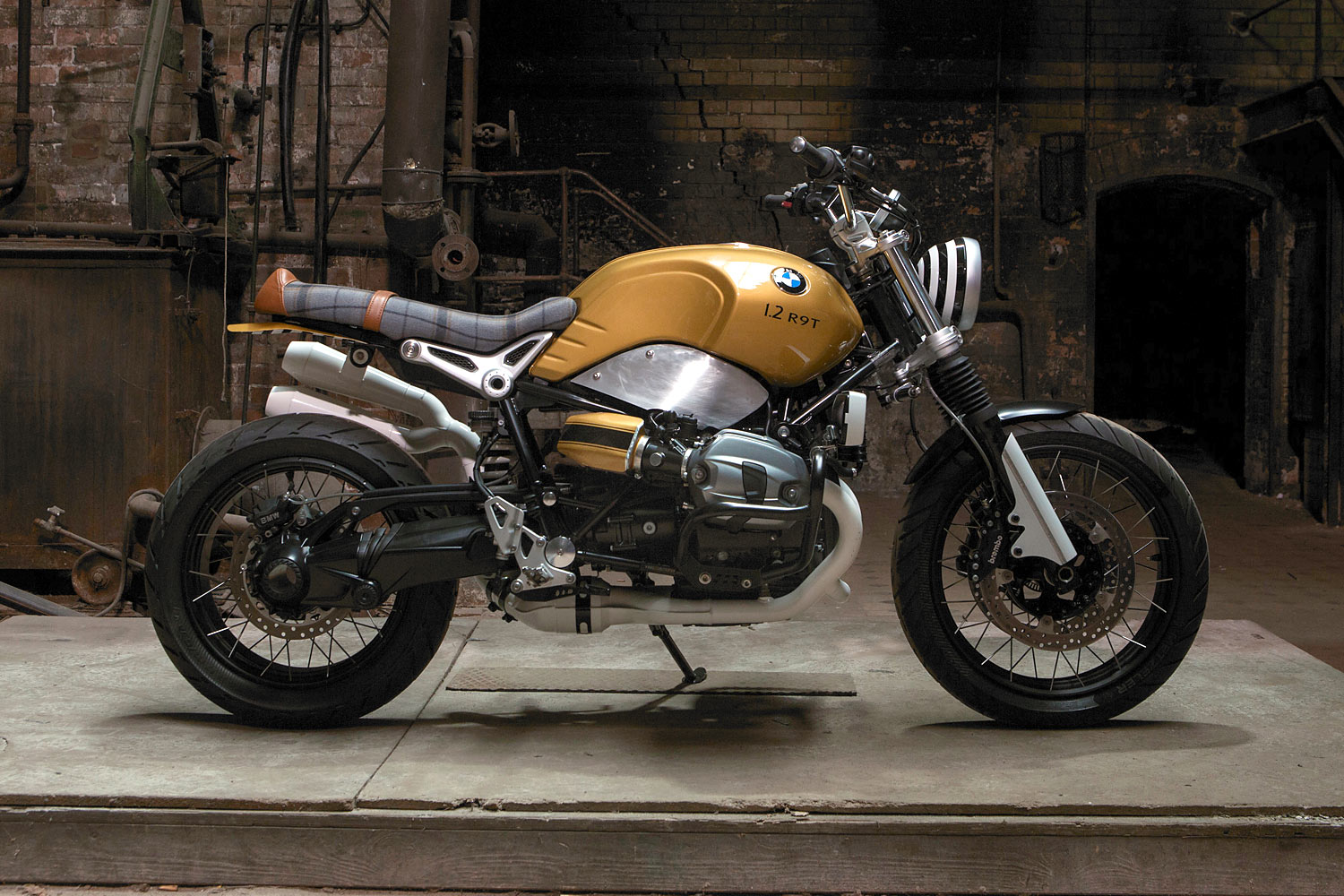 RAD PLAID，bmw，refit，motorcycle，traffic，