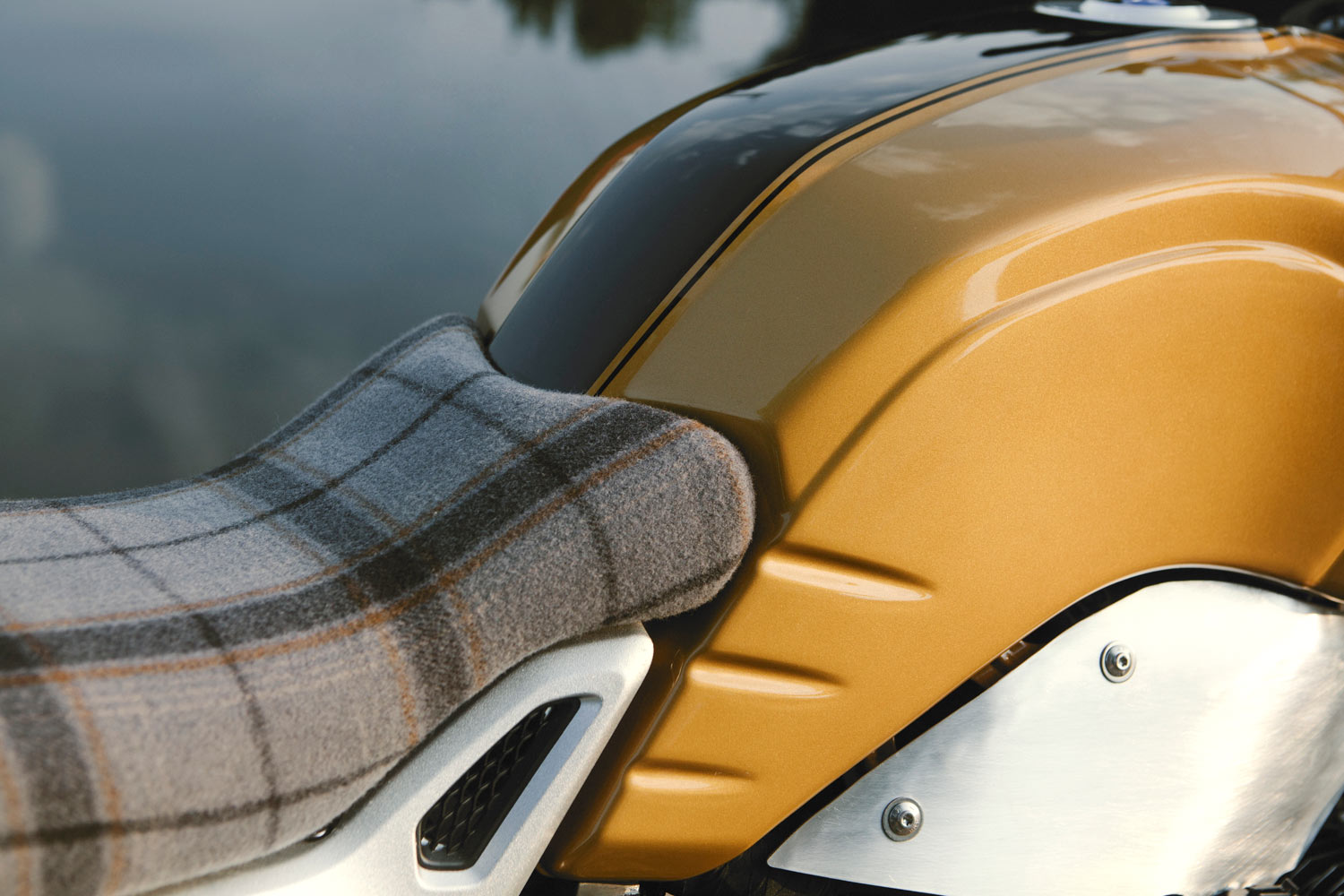 RAD PLAID，bmw，refit，motorcycle，traffic，