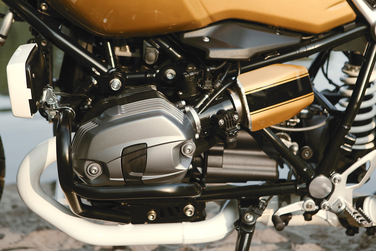 RAD PLAID，bmw，refit，motorcycle，traffic，