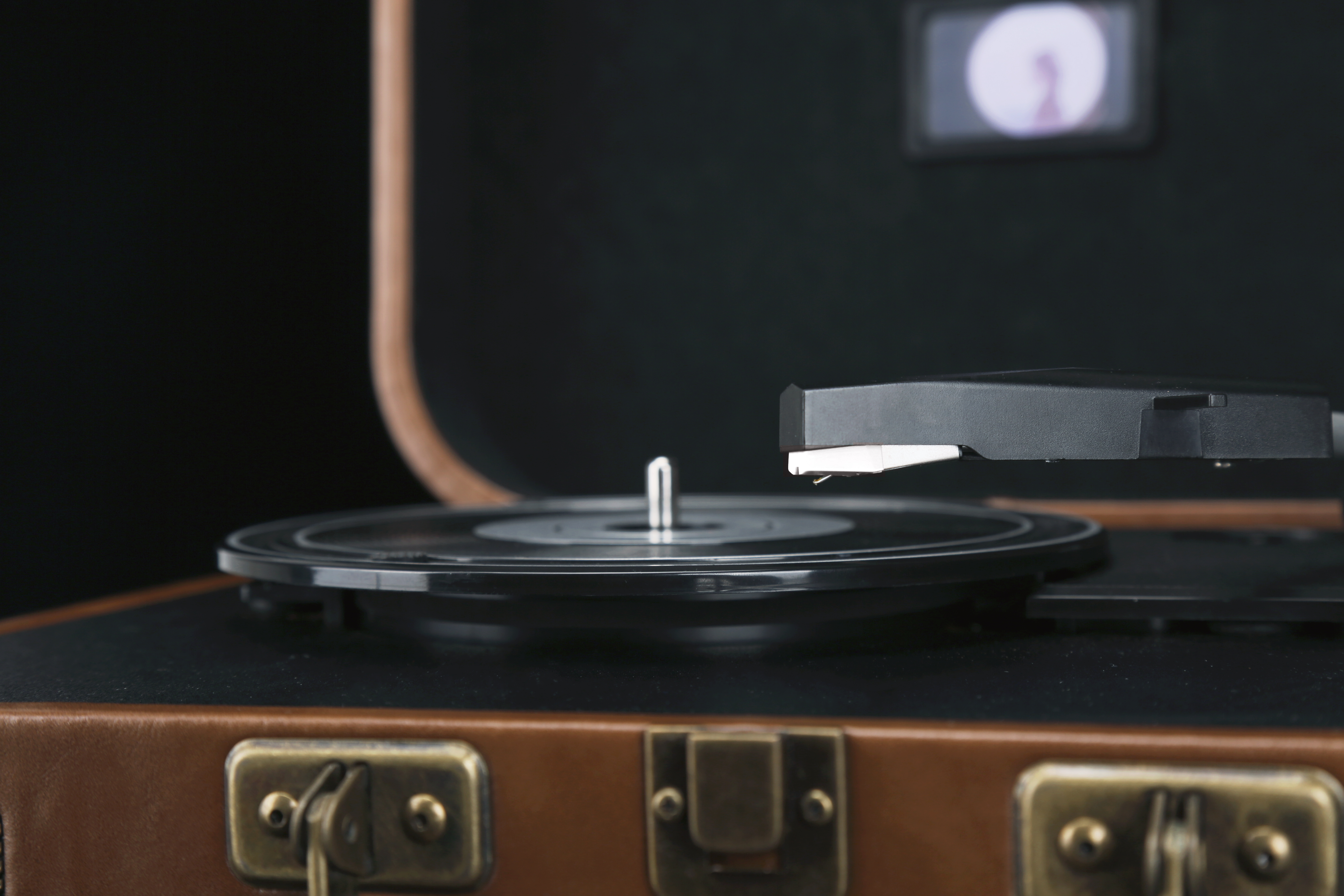 Black glue machine，phonograph，a record player，Portable record player，Vintage record player，