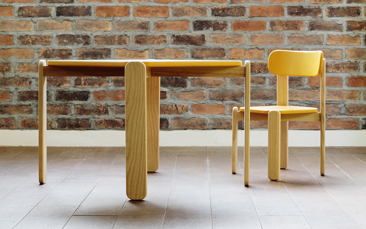 children，Tables and chairs，ICECREAM，