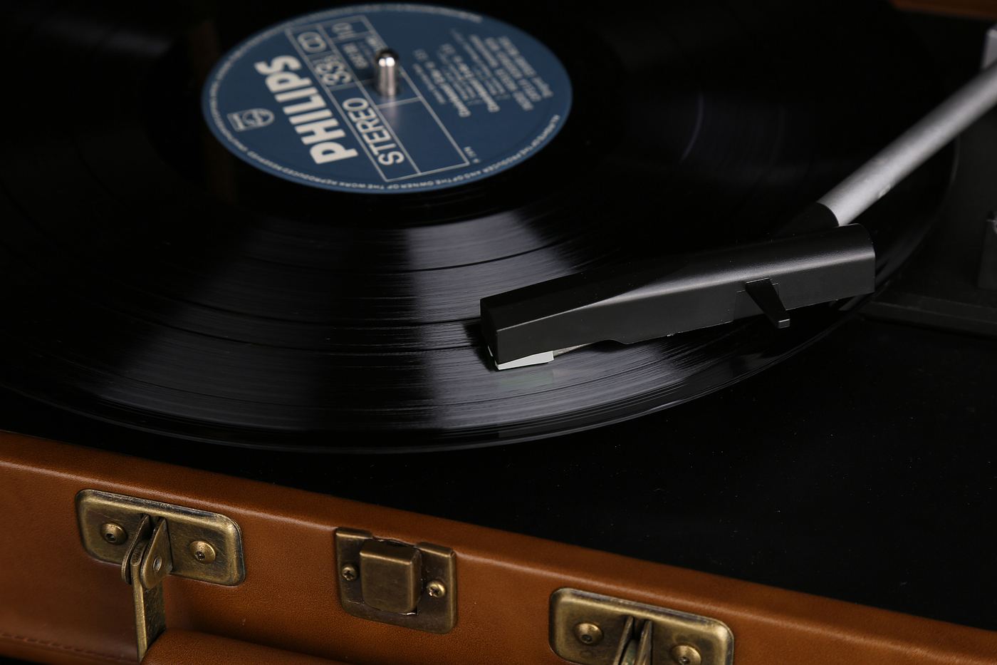 Black glue machine，phonograph，a record player，Portable record player，Vintage record player，